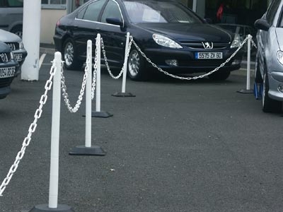 Poteaux de Parking et Chaîne Blanche La Plv Auto pour Délimitez